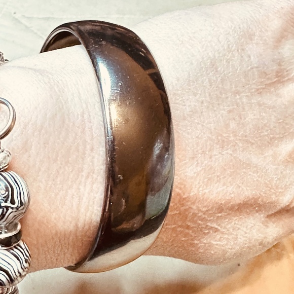 Black or Metallic Gray Metal Over Copper Bangle Bracelet - Picture 2 of 10